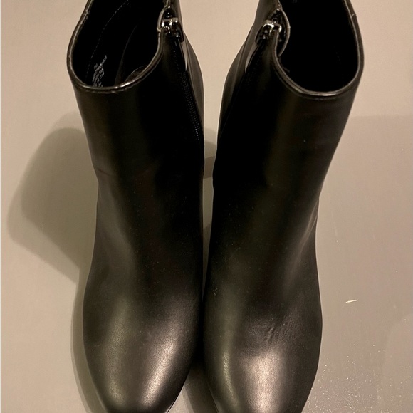 NWT! 👀 NINE WEST PUMPS! MINT! 5 ⭐️ REVIEWS ON MULTIPLE SITES! NEVER WORN! - Picture 3 of 8